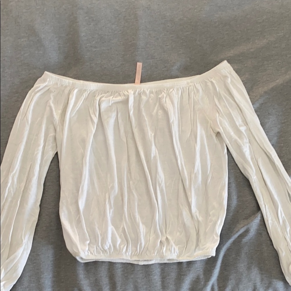 Off the shoulder crop shirt